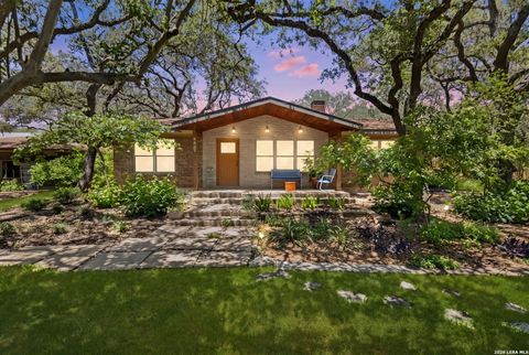 Photo of 8627 FLINT ROCK DR, Boerne, TX 78006 (MLS # 1966410)