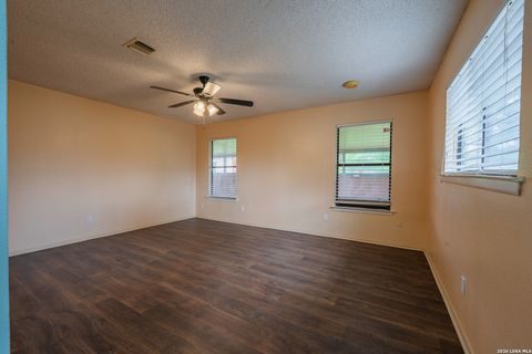 Tiny photo for 1002 RIVER OAK DR, Seguin, TX 78155 (MLS # 1973168)