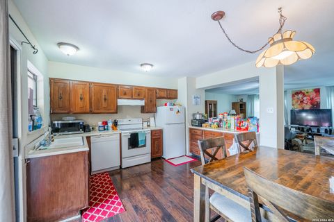 Tiny photo for 1002 RIVER OAK DR, Seguin, TX 78155 (MLS # 1973168)