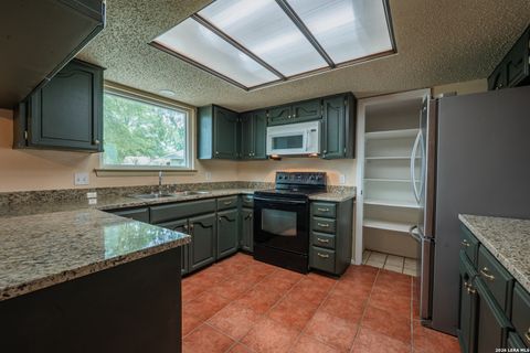 Tiny photo for 1002 RIVER OAK DR, Seguin, TX 78155 (MLS # 1973168)