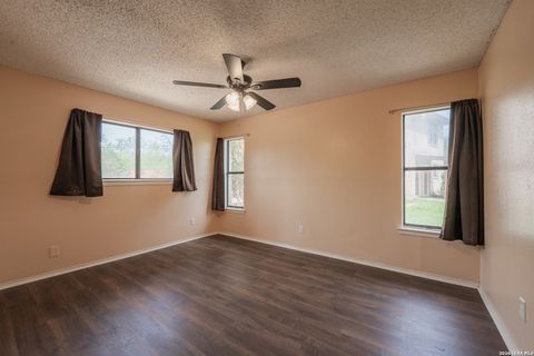 Tiny photo for 1002 RIVER OAK DR, Seguin, TX 78155 (MLS # 1973168)