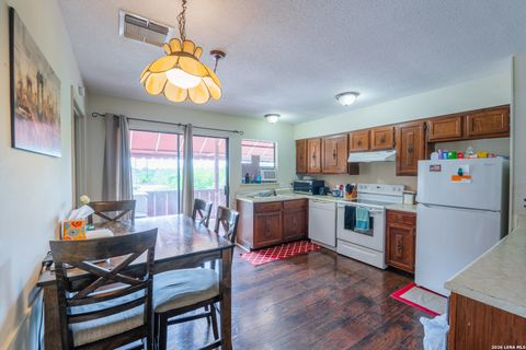 Tiny photo for 1002 RIVER OAK DR, Seguin, TX 78155 (MLS # 1973168)