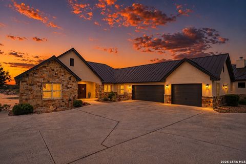 Property photo of 550 Oak Shores Dr, Canyon Lake, TX 78133