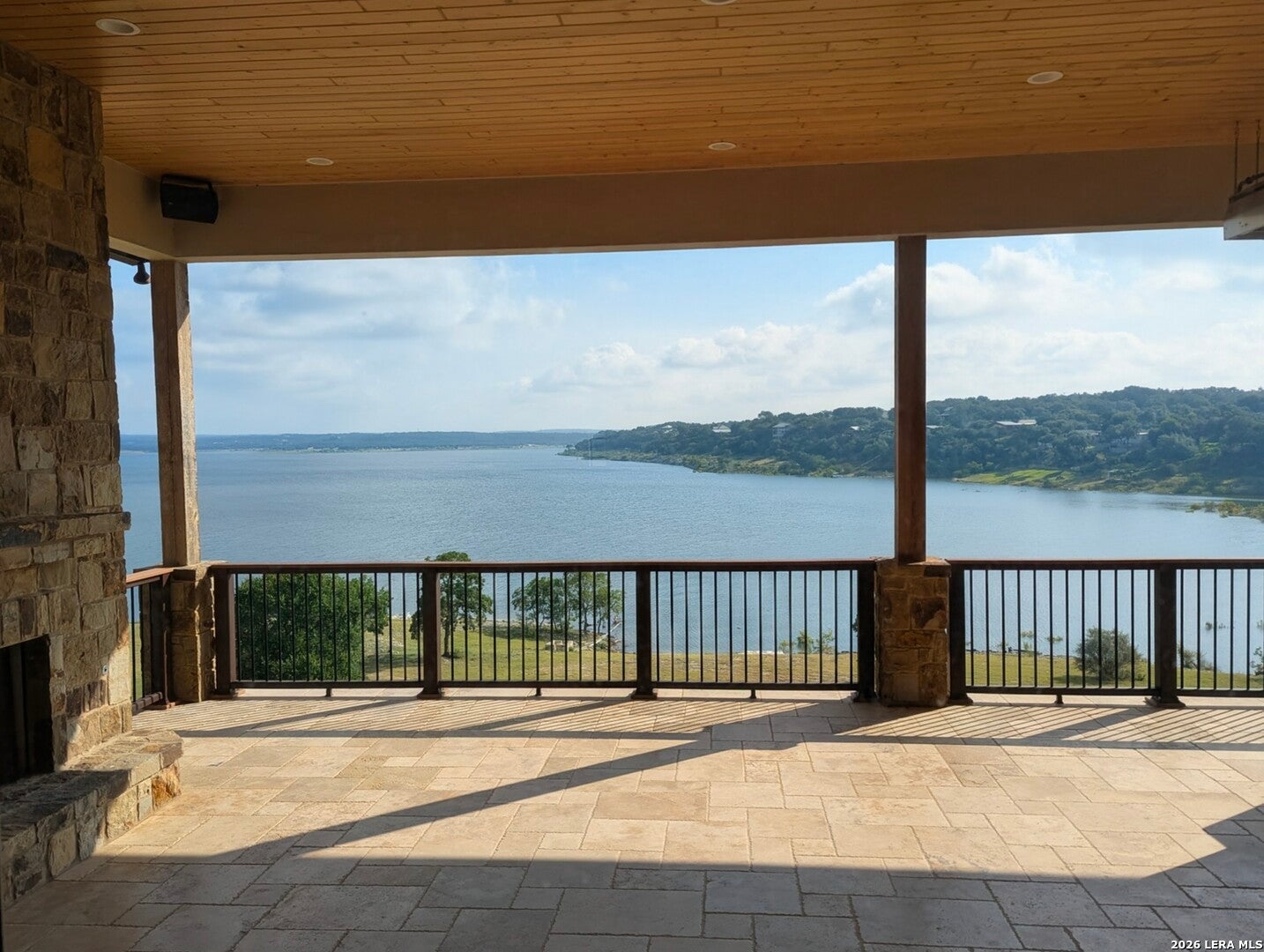550 OAK SHORES DR