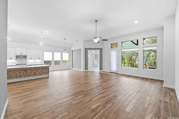 110 STABLEWOOD CT, BOERNE, TX 78006 - Image 76a2b5423bb99eea9cf420059fe784c1/962448221