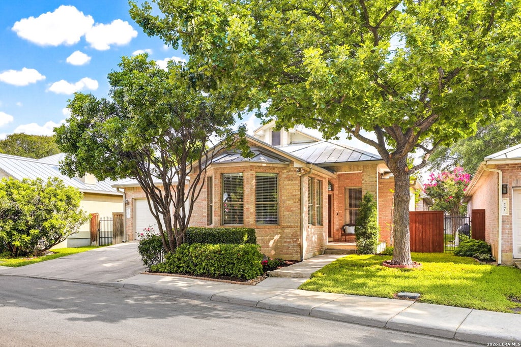 Photo of 25 Stoneleigh Way, San Antonio, TX 78218 (MLS # 1973345)
