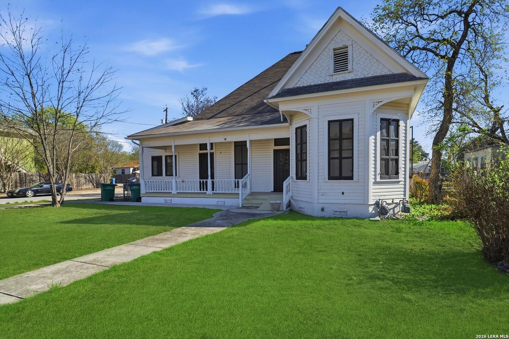 Photo of 530 E Carson St, San Antonio, TX 78208 (MLS # 1950543)