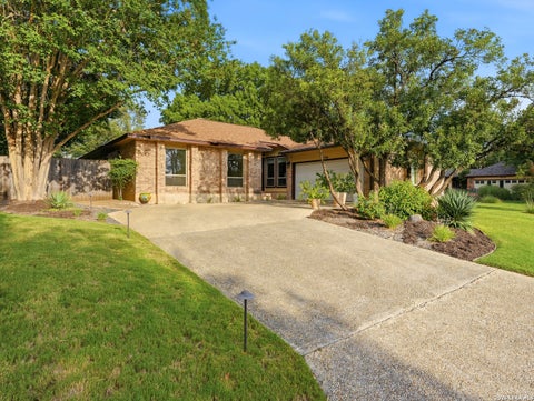 Photo of 19718 ENCINO WAY, San Antonio, TX 78259 (MLS # 2001390)