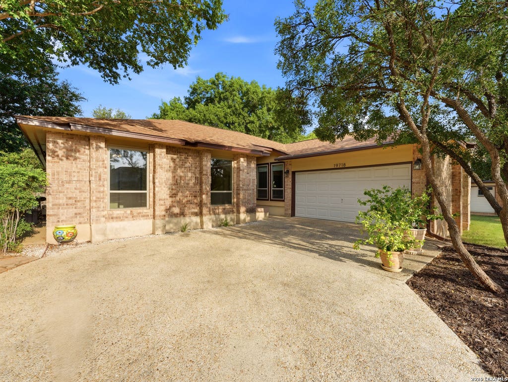 Photo of 19718 ENCINO WAY, San Antonio, TX 78259 (MLS # 2001390)