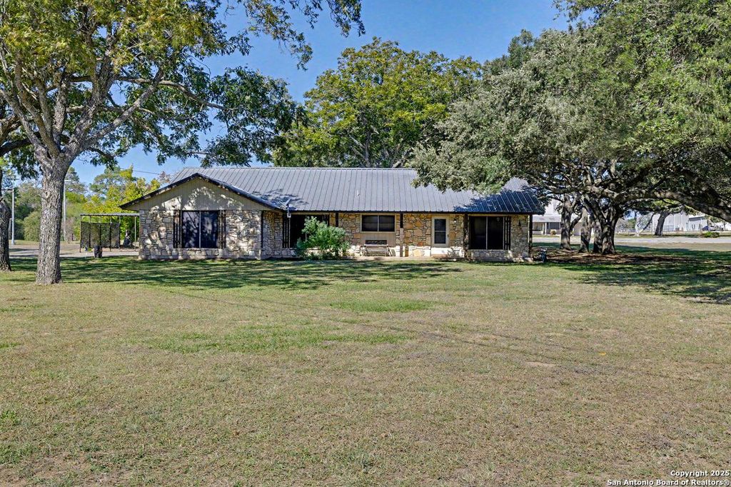 Photo of 307 Us Highway 87, Stockdale, TX 78160 (MLS # 1922752)