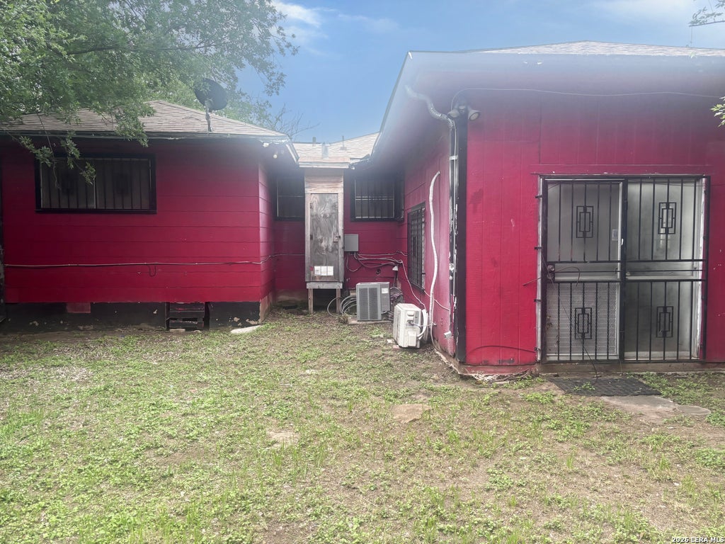 Photo of 2223 Hays, San Antonio, TX 78202 (MLS # 1942642)