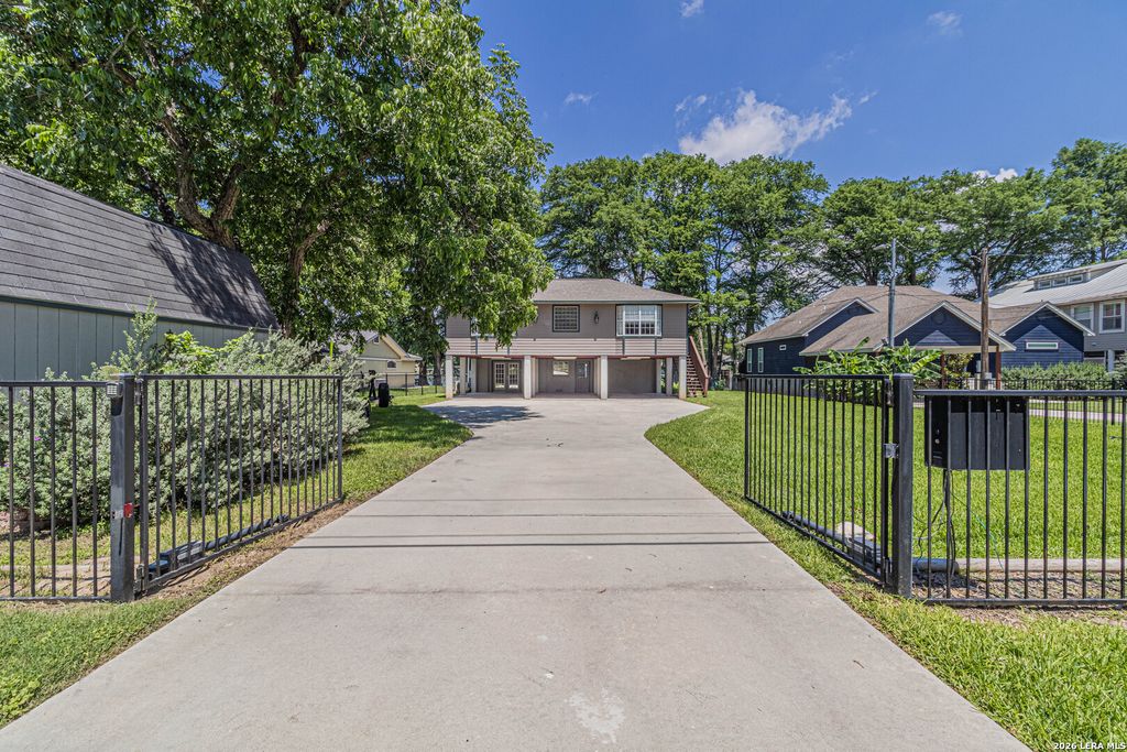 Photo of 1321 E Zipp, New Braunfels, TX 78130 (MLS # 1967563)