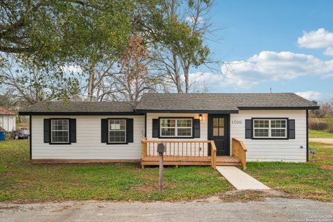 A home in Floresville