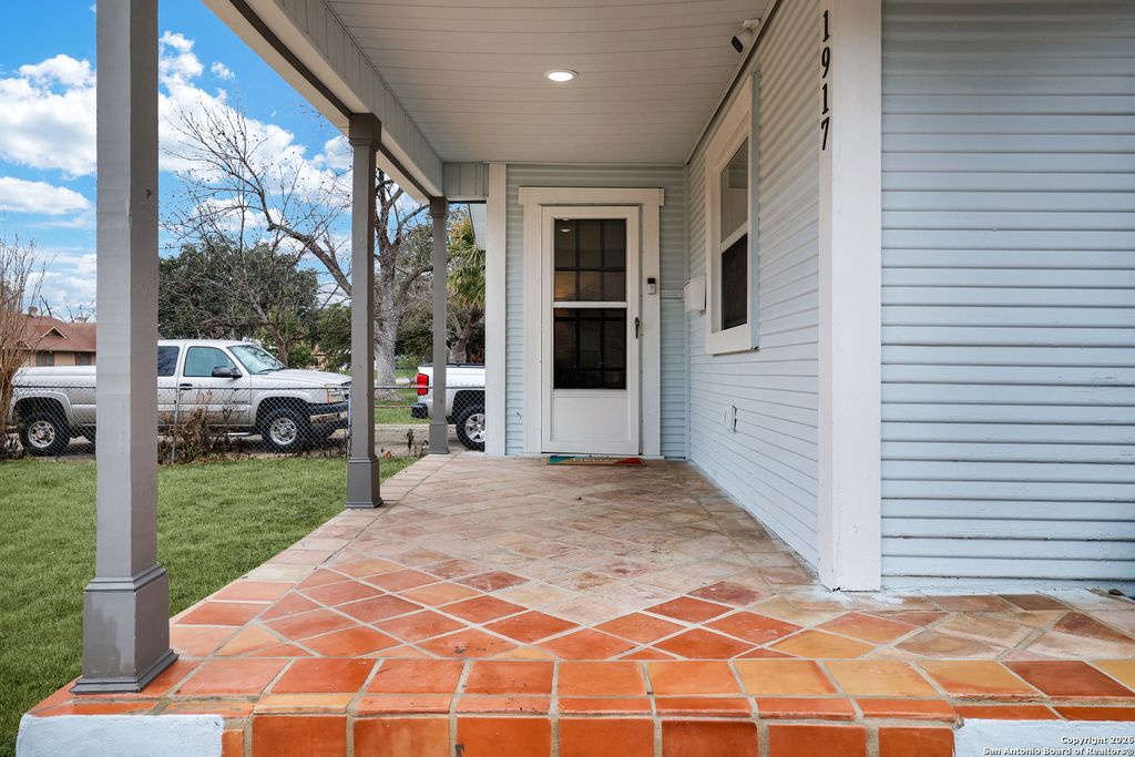 Photo of 1917 W Huisache, San Antonio, TX 78201 (MLS # 1934338)