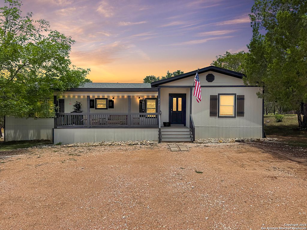 Photo of 823 Trail Crest, Canyon Lake, TX 78133 (MLS # 1871121)