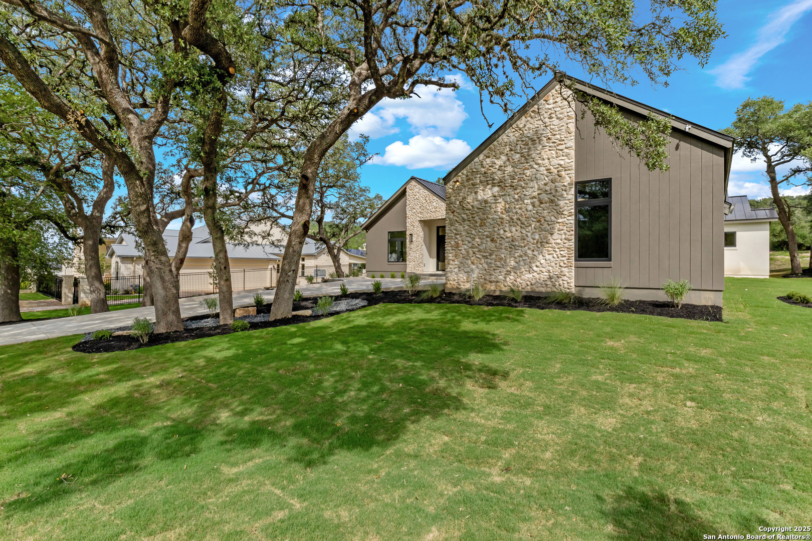 11114 Nina Ridge