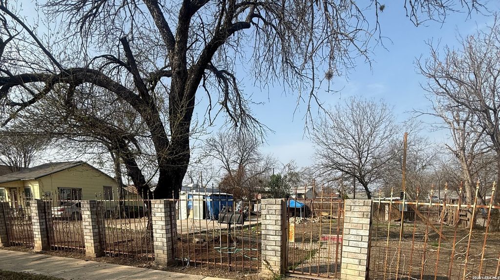 Photo of 3127 W. Travis, San Antonio, TX 78207 (MLS # 1944792)