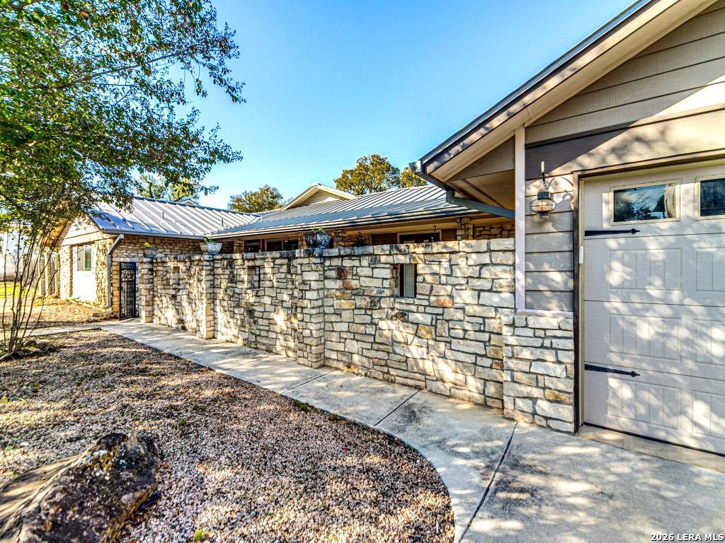 Photo of 310 Oak Park, Boerne, TX 78006 (MLS # 1943673)