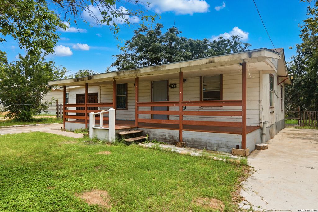 Photo of 606 VIEWPOINT DR, Poteet, TX 78065 (MLS # 1994154)