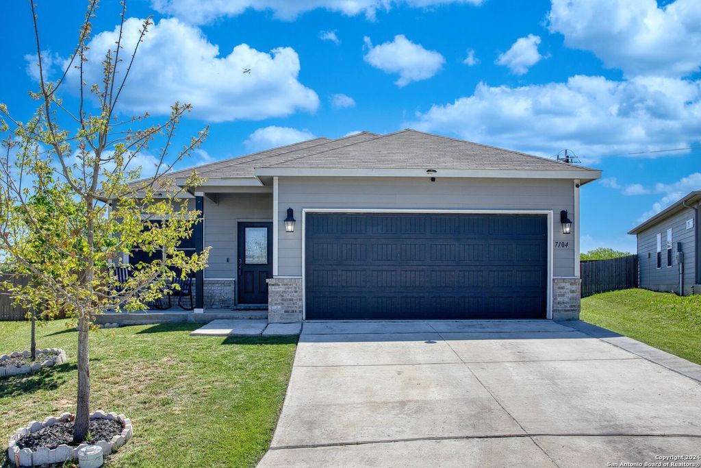 Photo of 7104 QUARTER MOON, Converse, TX 78109 (MLS # 1948202)