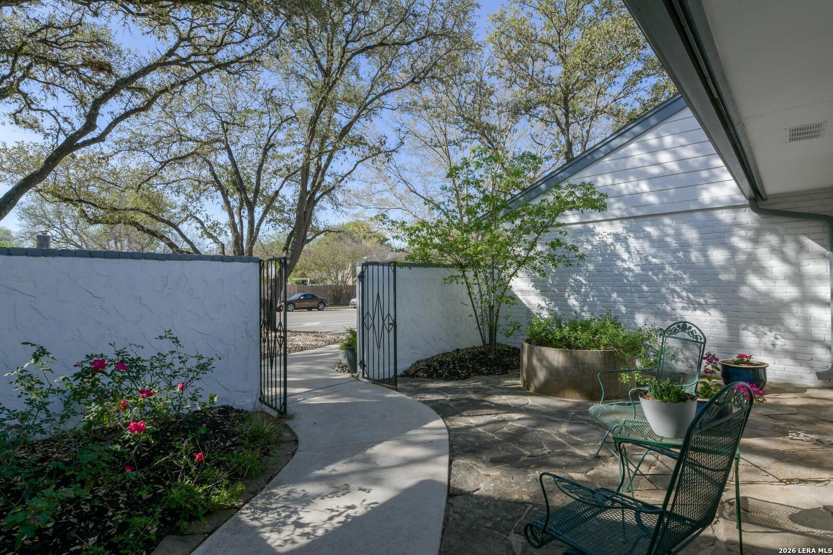 Search 907 Silver Spruce St