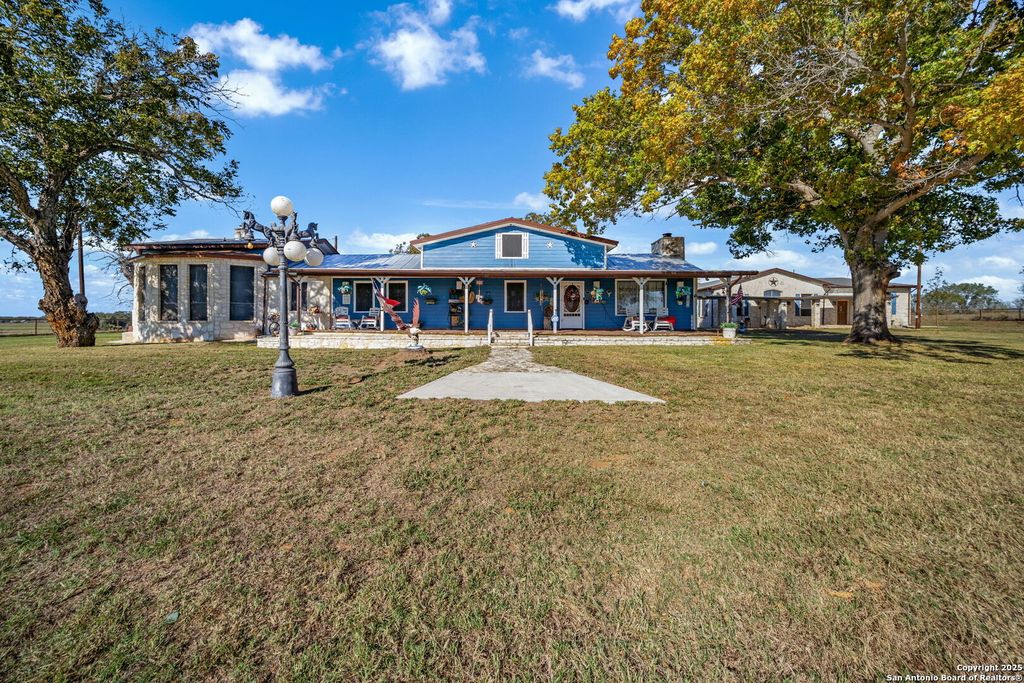 Photo of 615 Fairview, Pleasanton, TX 78064 (MLS # 1927736)