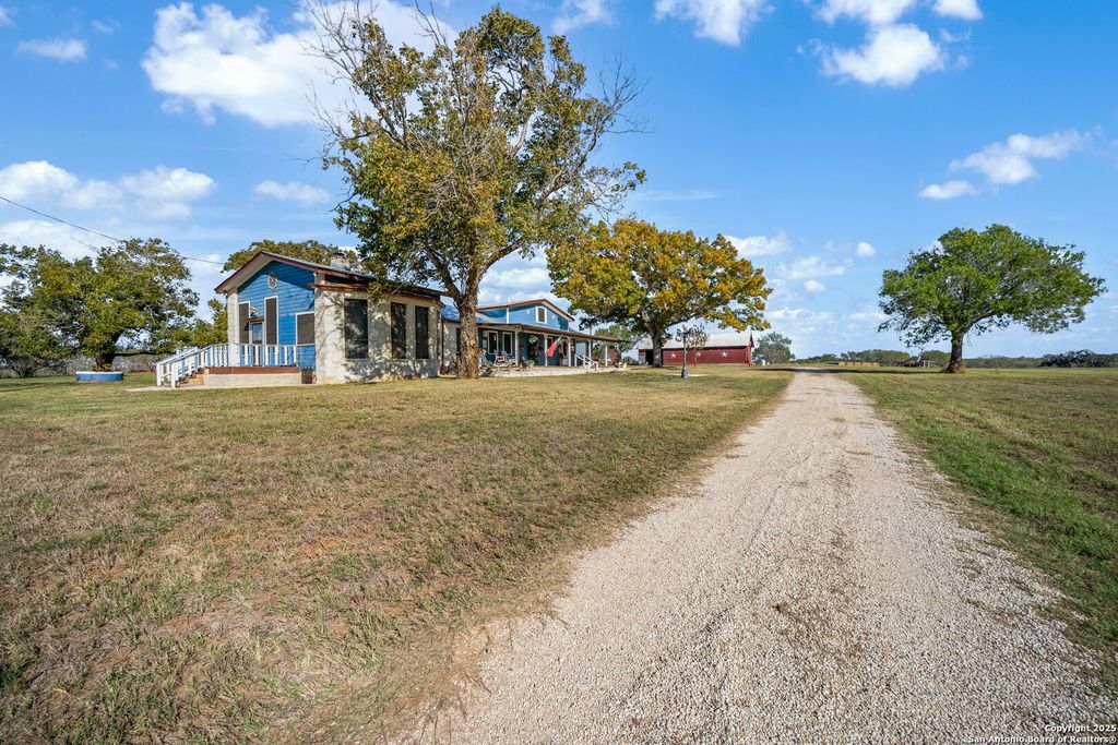 Photo of 615 Fairview, Pleasanton, TX 78064 (MLS # 1927736)