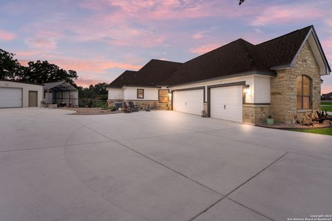 A home in Floresville