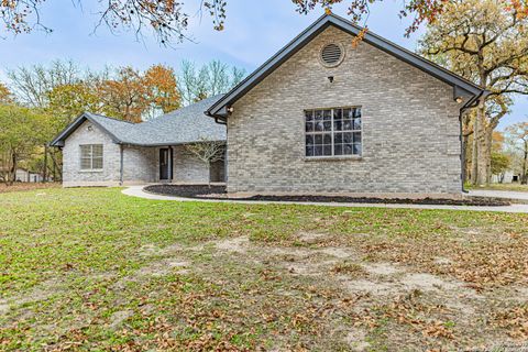 Search 380 Bear Ridge La Vernia TX 78121