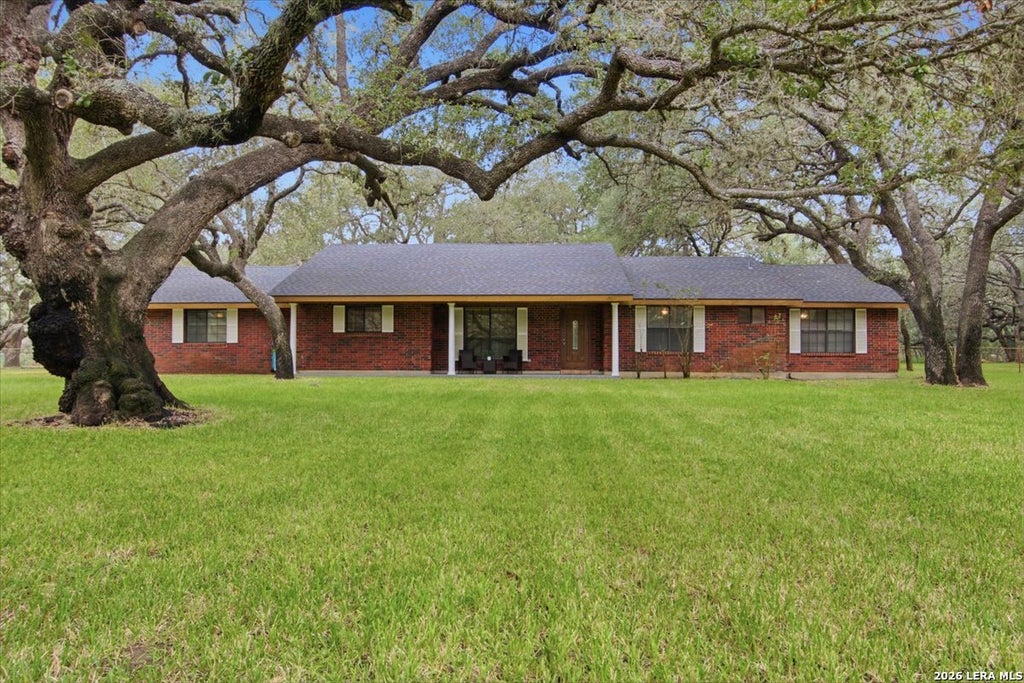 Photo of 117 Oak Fields Dr, Floresville, TX 78114 (MLS # 2023929)