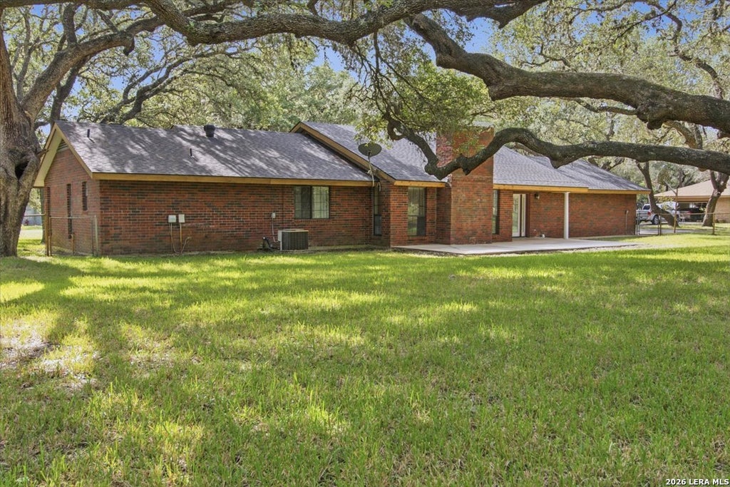 Photo of 117 Oak Fields Dr, Floresville, TX 78114 (MLS # 2023929)
