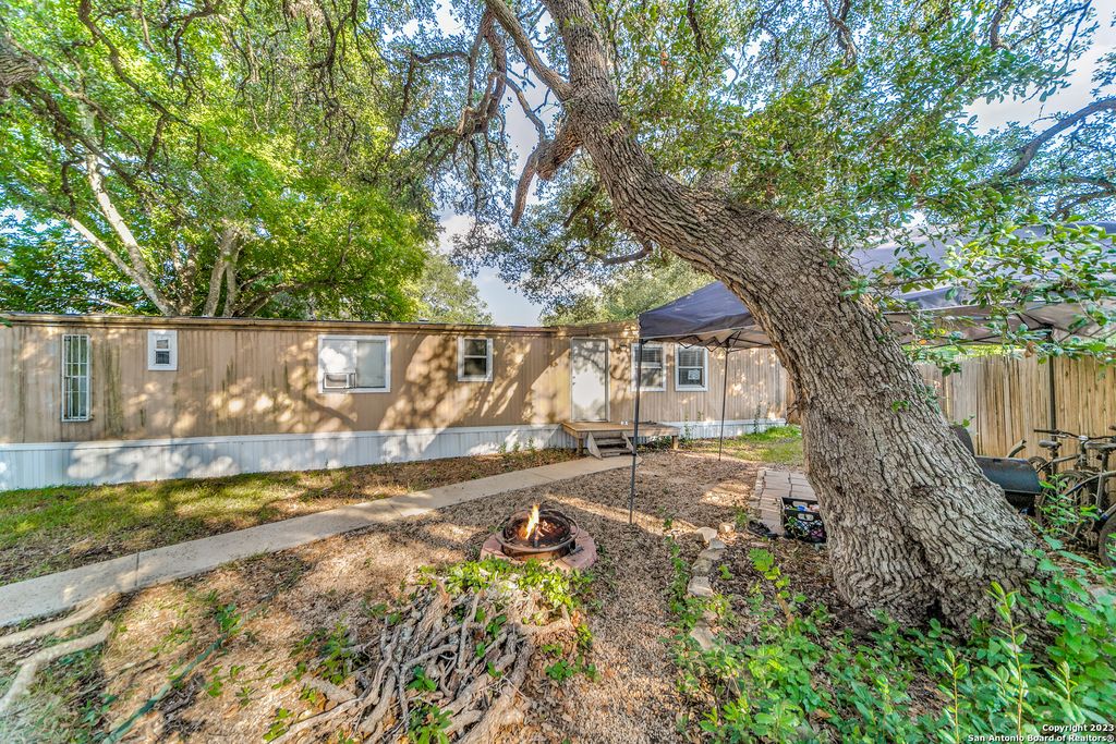 Photo of 25219 AUE RD, San Antonio, TX 78257 (MLS # 1930196)