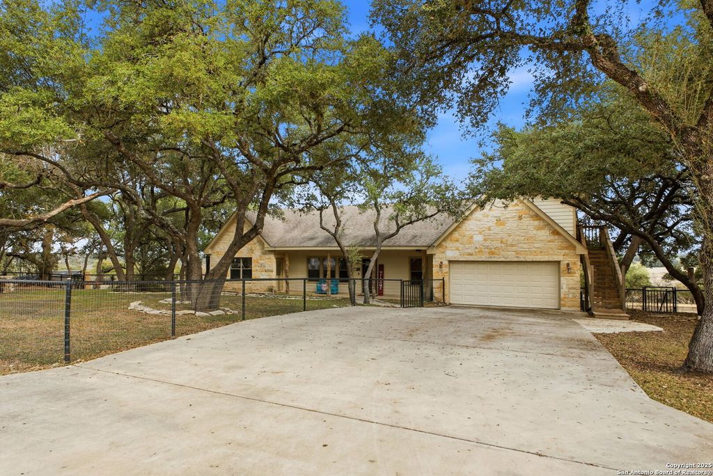 Photo of 875 Cypress Pass Rd, Spring Branch, TX 78070 (MLS # 1930149)