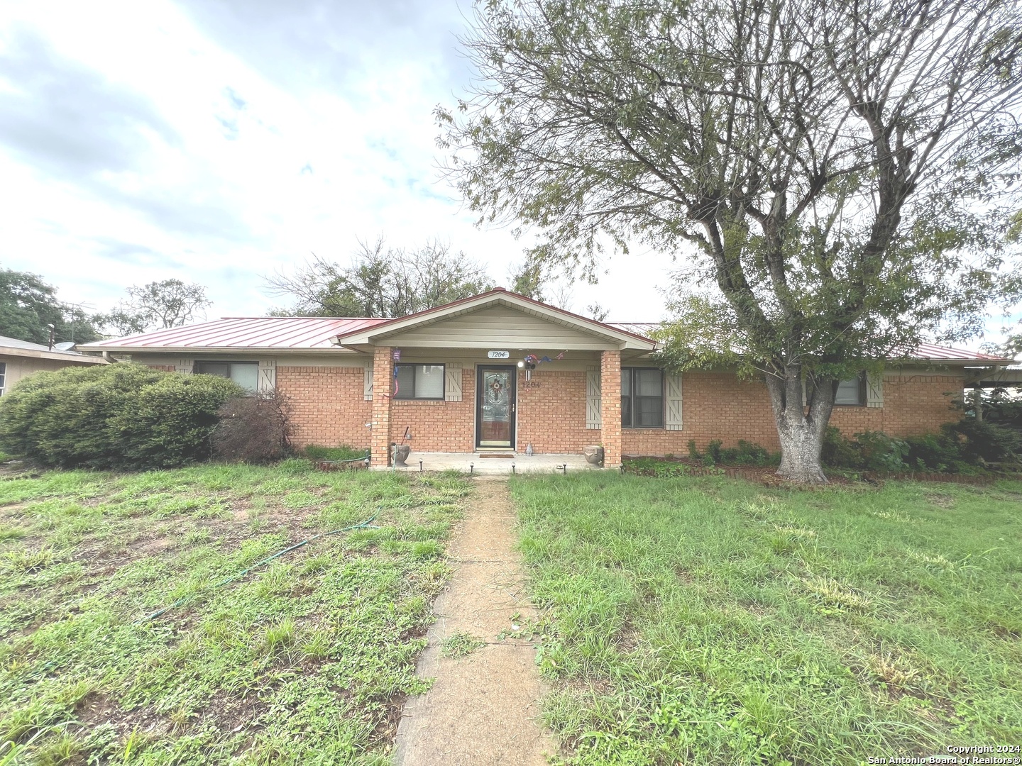 View Property 1204 W GOODWIN ST, Pleasanton, TX 78064 Dowdy Real