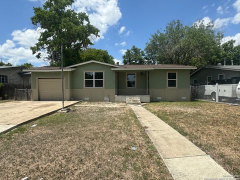Single Family Residence in San Antonio TX 951 Glamis Ave.jpg