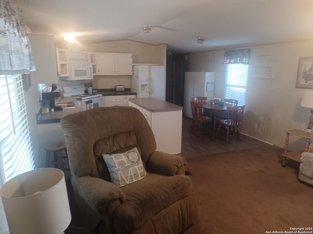 Photo of 400 Dr., Pleasanton, TX 78064 (MLS # 1919985)