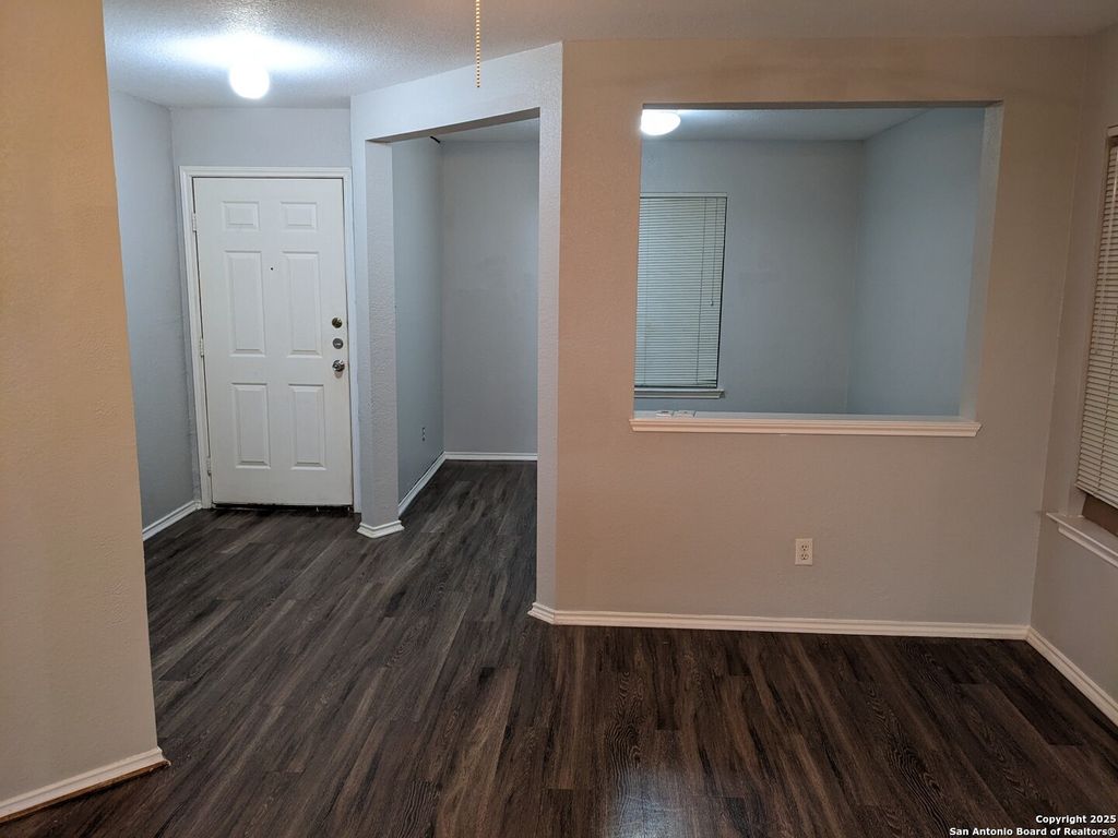Photo of 15 Bedford Bay, San Antonio, TX 78239 (MLS # 1992369)