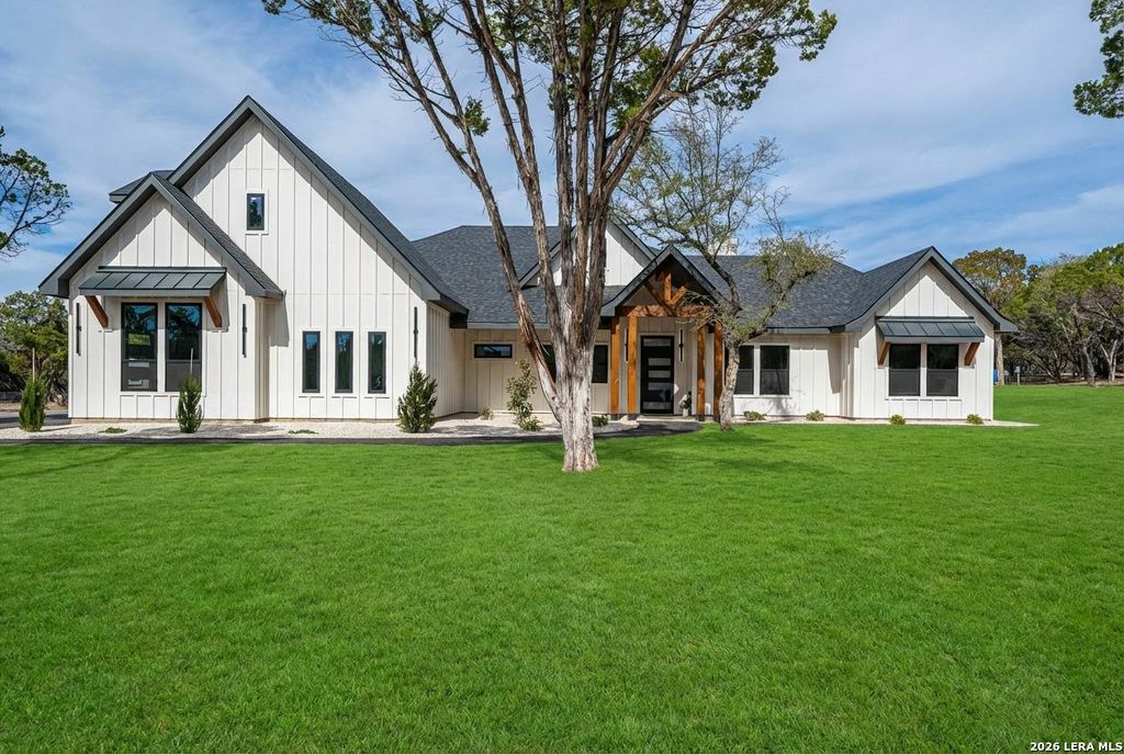 Photo of 1271 View Ridge, Pipe Creek, TX 78063 (MLS # 1944535)