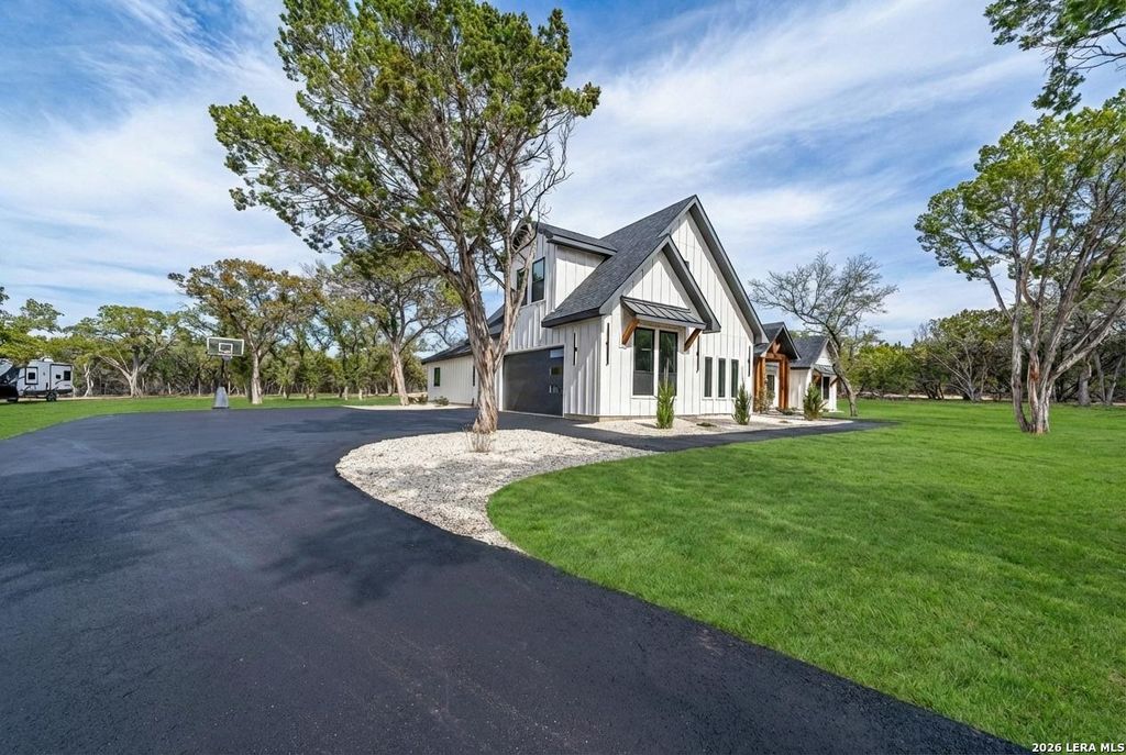 Photo of 1271 View Ridge, Pipe Creek, TX 78063 (MLS # 1944535)