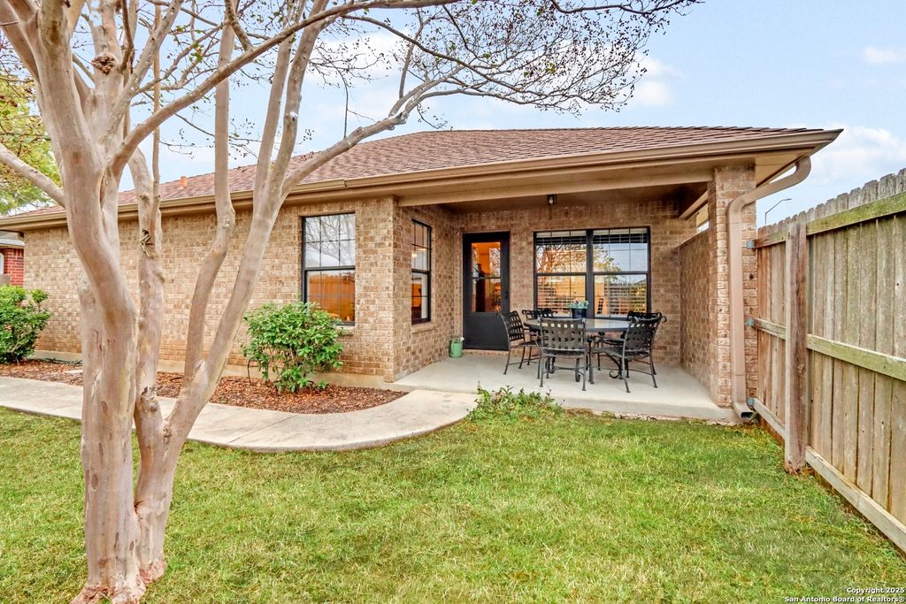 Photo of 124 Gardenridge, Seguin, TX 78155 (MLS # 1926269)