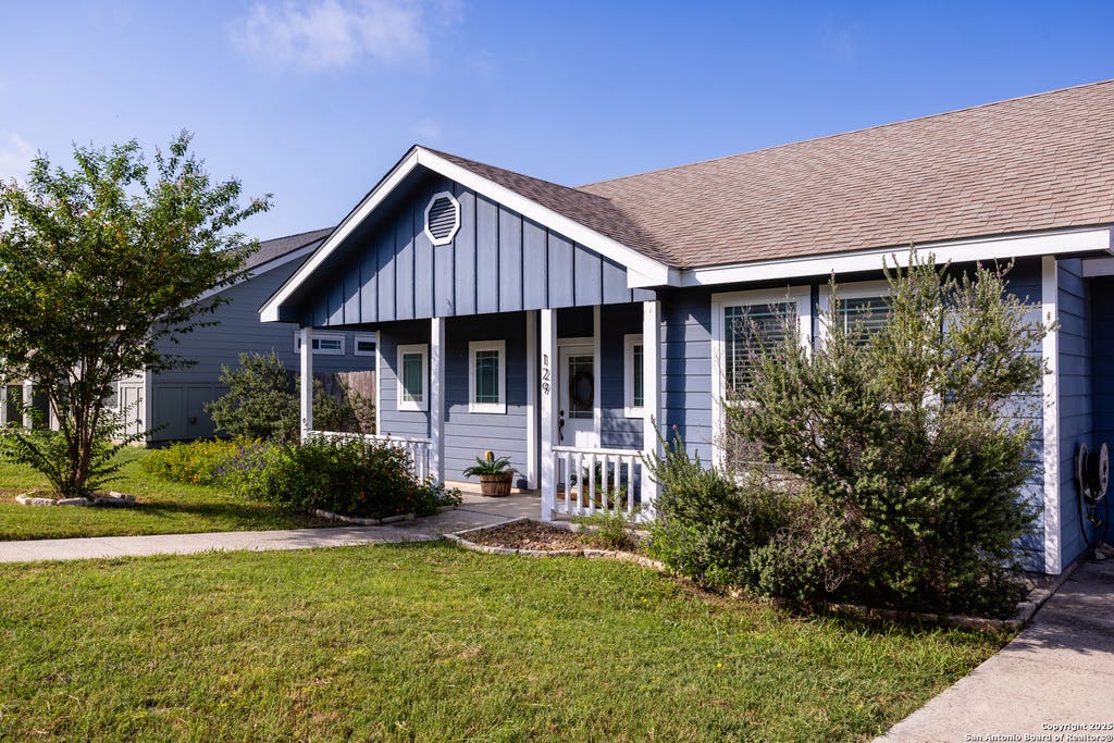 Photo of 129 N jasper, Kerrville, TX 78028 (MLS # 1891609)