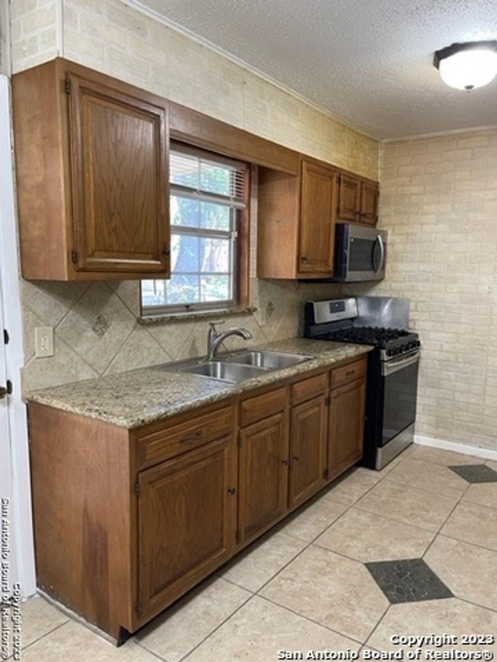Photo of 7906 REMUDA DR, San Antonio, TX 78227 (MLS # 1911727)