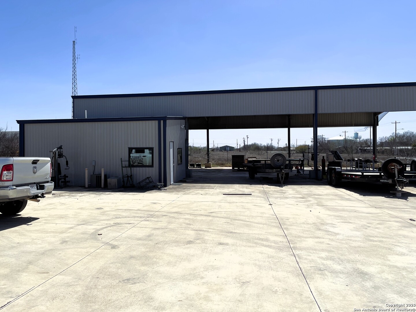 Photo 1 of 25 — 210 N Cherry, Pearsall, TX 78061