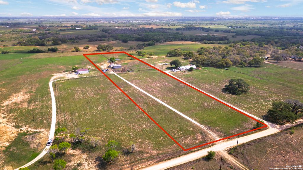 Photo of 2998 CR 302, Floresville, TX 78114 (MLS # 1918541)