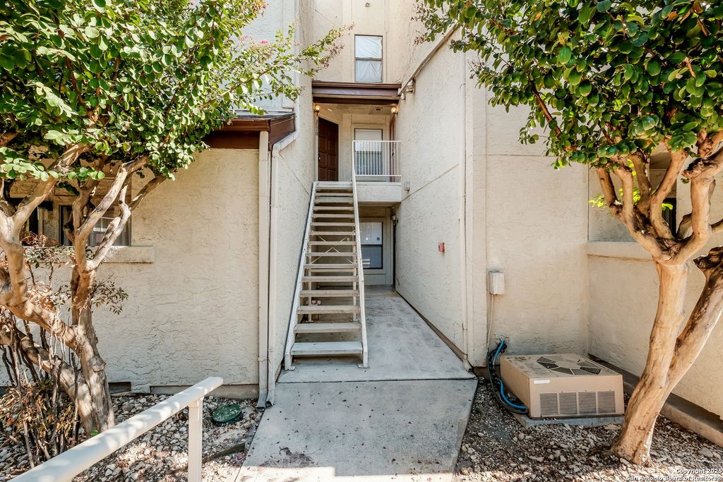 Photo of 5322 Medical Dr B-201 #B-201, San Antonio, TX 78240 (MLS # 1916382)