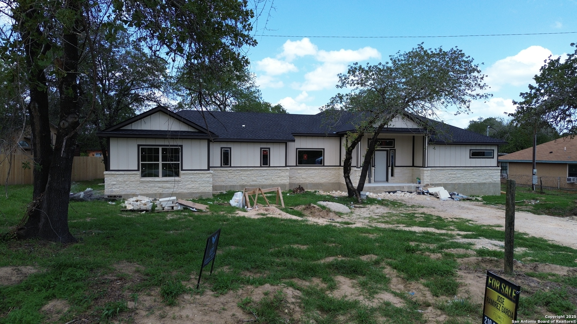23048 Hilltop Peaks