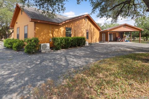 A home in Hondo