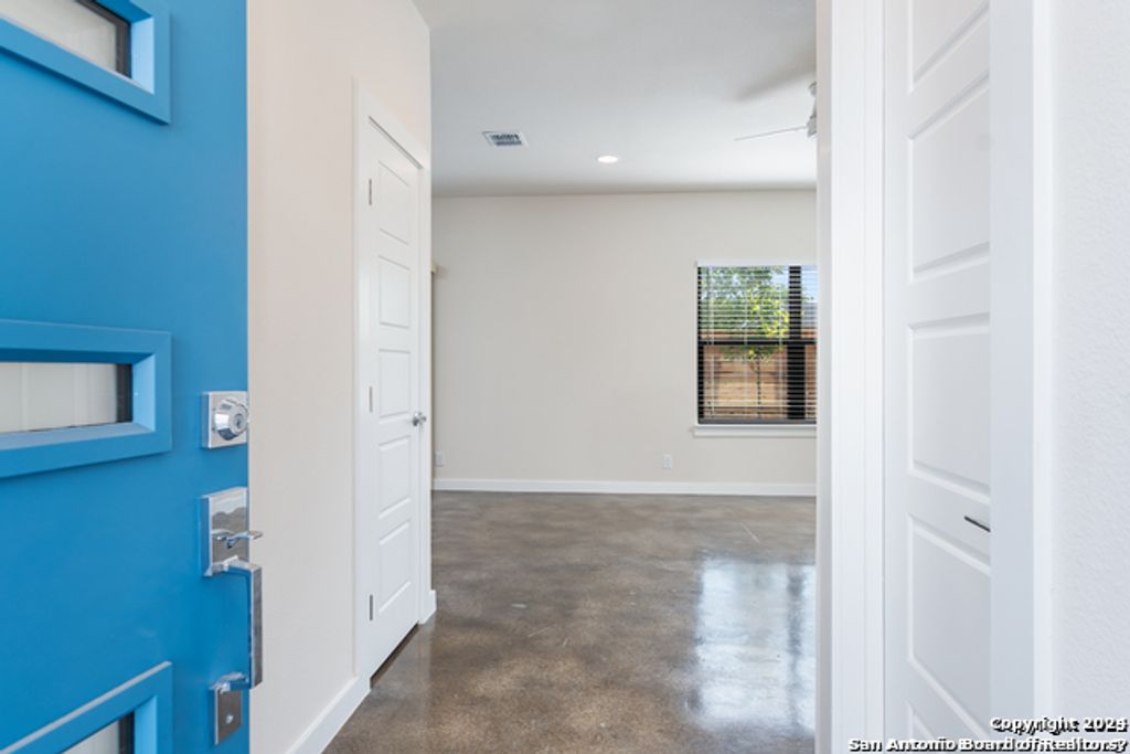 Photo of 211 UTAH ST 601 #601, San Antonio, TX 78210 (MLS # 1938325)