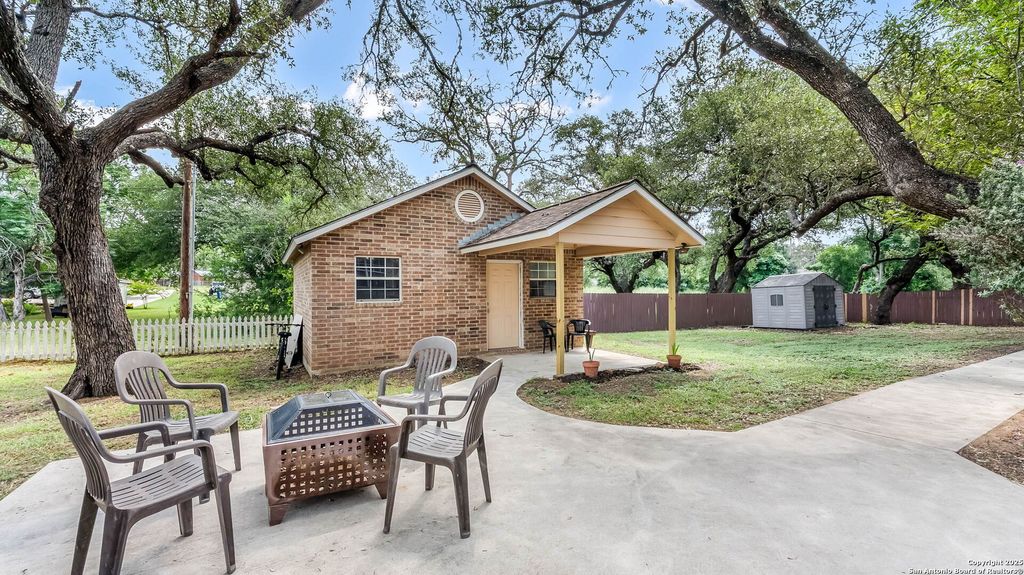 Photo of 1104 Cardinal, Pleasanton, TX 78064 (MLS # 1940775)