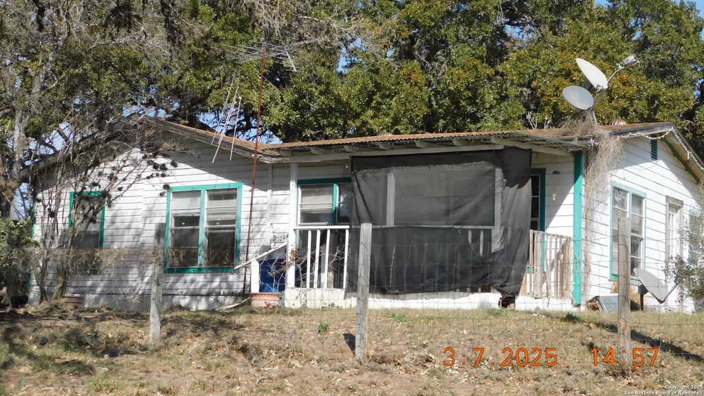 Photo of 210 Colwell, Pleasanton, TX 78064 (MLS # 1871764)